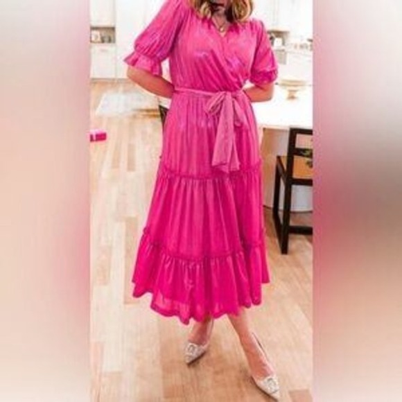 Ivy City Co. Dresses & Skirts - Ivy City Co Millie Dress Pink Metallic Shimmer Belt Midi Womens Small‎ Party New